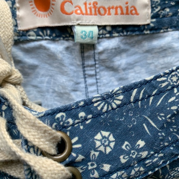 Men’s Mollusk floral board shorts trunks - Picture 3 of 4